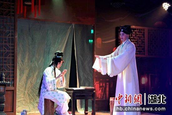 楚剧《又从西厢过》亮相武汉“戏码头”戏曲艺术展演