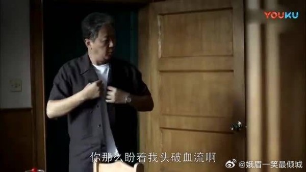 郭涛可使劲拽门，这门都会气人了！气呼呼的到茶馆怼老王