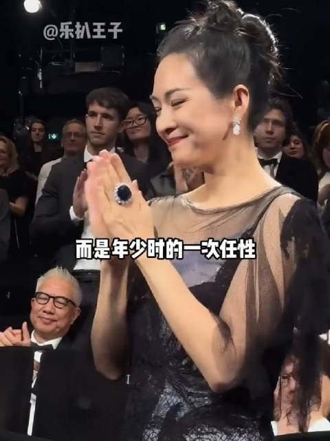 分手18年后，再看章子怡和霍启山如今境遇，一个离婚带娃一个41岁却至今单身