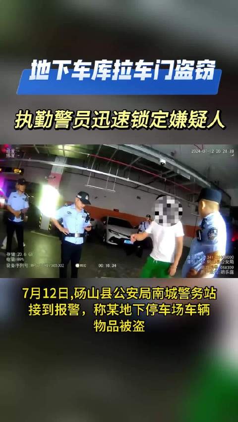 两男子专挑车库内车辆拉车门