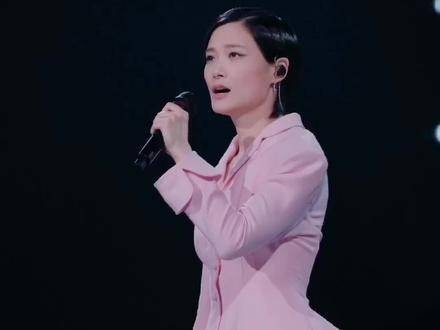 李宇春倾情演绎《听海》，倾听海洋的低语，悲叹着谁的心碎…