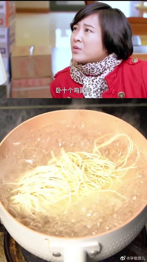 贾玲食用了两斤面条和十个鸡蛋，仅此而已