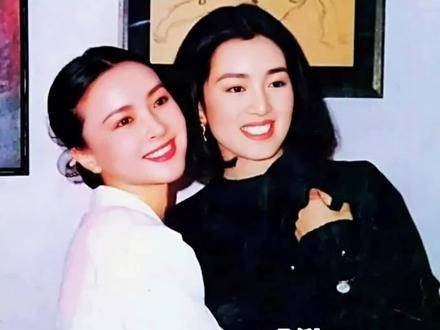 1992年，巩俐与周洁在某杂志上的合影