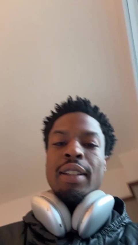 Pierre Bourne 一觉醒来得知自己的伴奏发歌了，变成了 Tee Grizzley 和 J