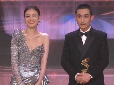 年度表现力演员 朱一龙 倪妮 在现场演绎了“抬眉杀”…