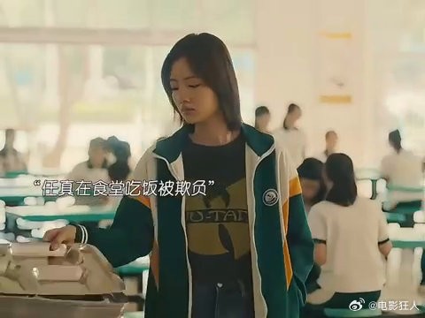 学校饭堂吃饭还要按班级来排队，最后班主任的做法太解气了