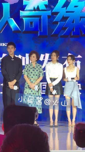 电影《雪人奇缘》中，陈飞宇、蔡明、万茜与张子枫共同演绎…