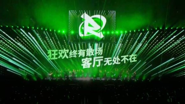 王源客厅狂欢巡演五站回忆，一些治愈又高燃的夏天 用心做音乐做舞台的源哥…