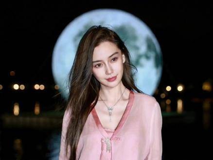 这是要全面复出了吗？baby发文表示想念大家，还分享了一波美照！Angelababy