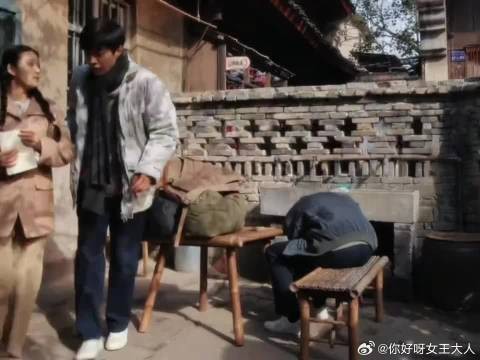 林工出事后，栋哲收敛性子开始用功读书