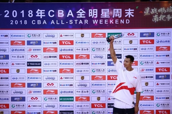 易建联荣获2018CBA全明星MVP