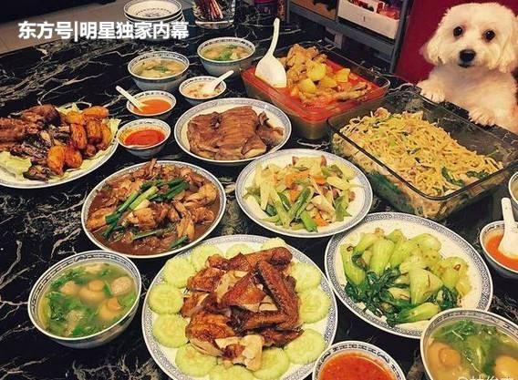 盘点明星们全家年夜饭合影照，这么多佳肴，你最喜欢谁家的！