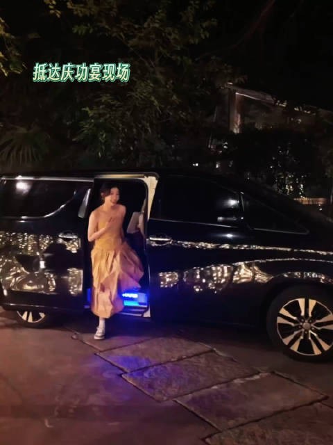 《永夜星河》庆功宴来喽！欣欣好美，宝宝要开开心心的！