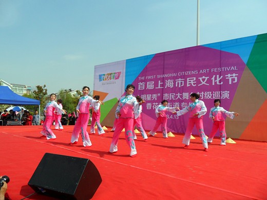 青浦区举办“乡土明星秀”市民大舞台村级巡演