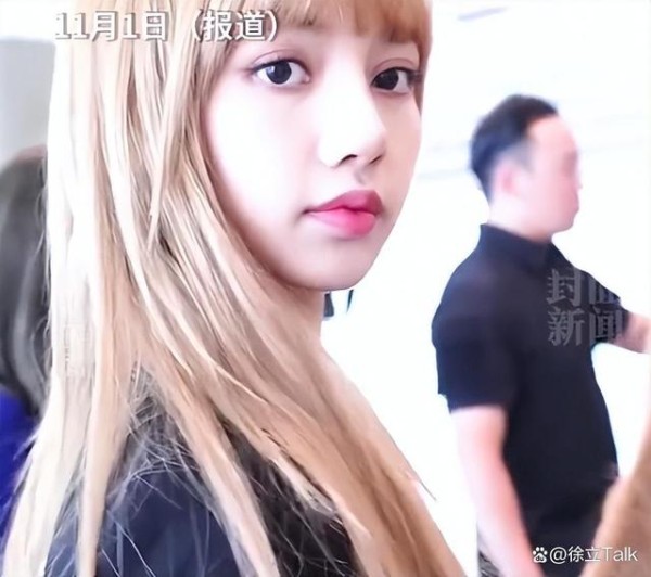 BLACKPINK Lisa社交媒体账号被封，“疯马秀”演出引发争议后遭封禁