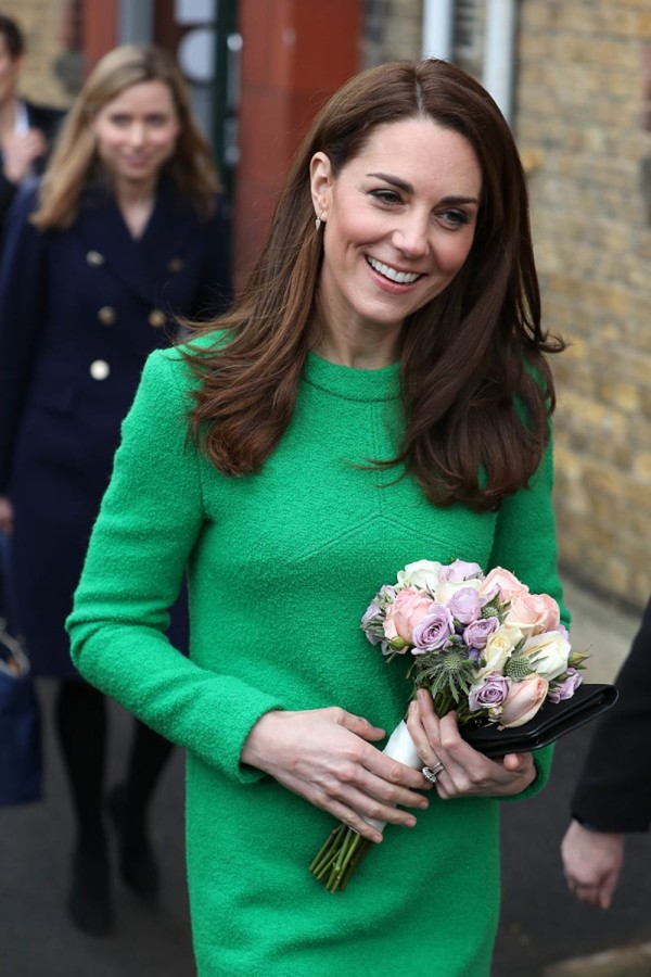 Hair, Green, Beauty, Fashion, Yellow, Hairstyle, Smile, Dress, Long hair, Flower, 