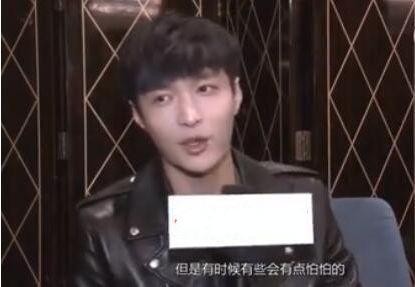 为什么男明星都很喜欢亲张艺兴？原因单纯，他本人亲自回应过！