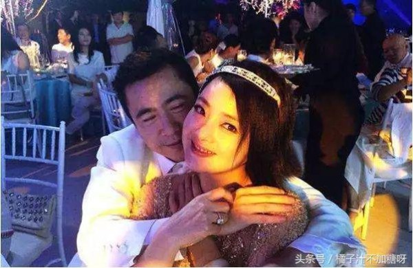 王中磊与台湾著名某女星亲密合照，妻子王晓蓉“通情达理”不过问