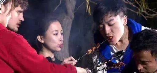 潘晓婷被小鲜肉滋润过后, 晒出“干儿子”动态, 忍不住逼婚?