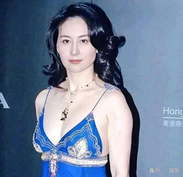 面对李嘉欣无数次挑衅，何超琼一招让其欲哭无泪