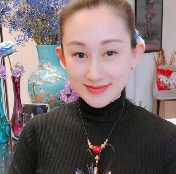 他曾是梅艳芳的男友，如今结婚还有三个孩子，38岁的太像如少女