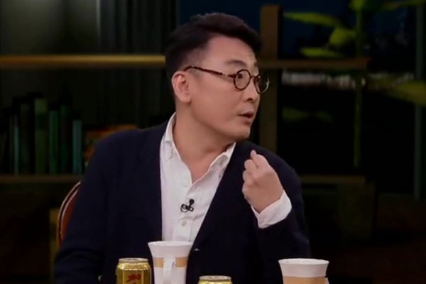 窦文涛和俞飞鸿的关系 两个人谈过且是热恋后来因为一些不能说的问题散了