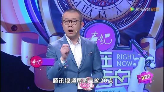 李维嘉深夜公布恋情，与女友王小牙甜蜜合影