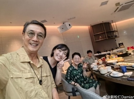 TVB男星曝光与胡歌老婆合照！笑容灿烂气质非凡！网友惊讶与胡歌关系 第2张