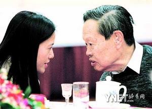 出席团拜会 杨振宁与新婚妻子翁帆首次公开露面