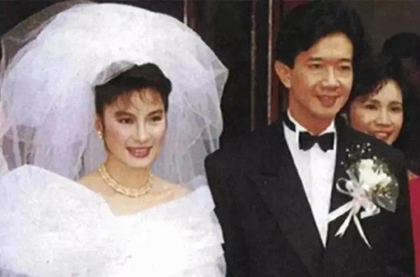 杨紫琼和相恋19年外籍男友结婚 情路坎坷几度沉浮