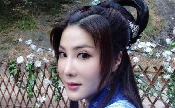 杨丽菁三级电影尺度大 武打女神练瑜伽转型找老公被传整容