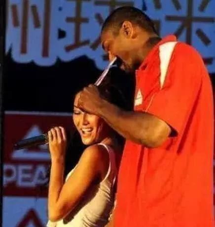 NBA球星传出家暴丑闻, 把中国女友打到肛裂, 如今洗心革面做慈善