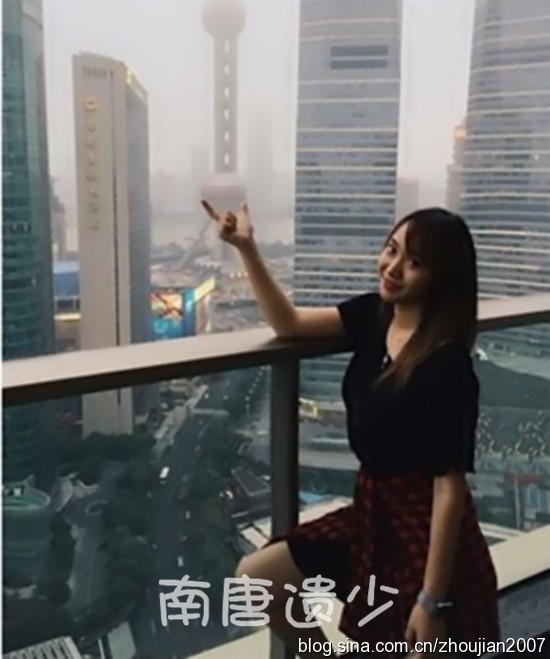 闫妮女儿高挑靓丽