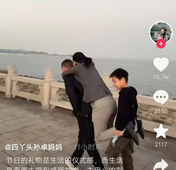 孙海洋陪孙辉看海，姐姐孙悦带孙卓看日出，回到深圳团圆过节