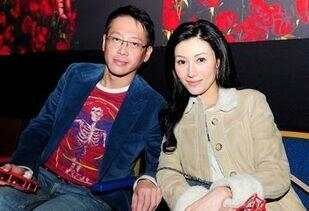 李嘉欣和家产没半毛钱关系？曾和婆婆约法八章，奉茶姿势憋屈