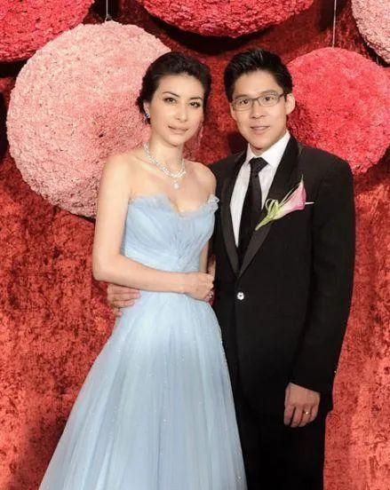 与霍震寰苦恋10年，她舍命救子被婆家认可，今幼子成霍家继承人