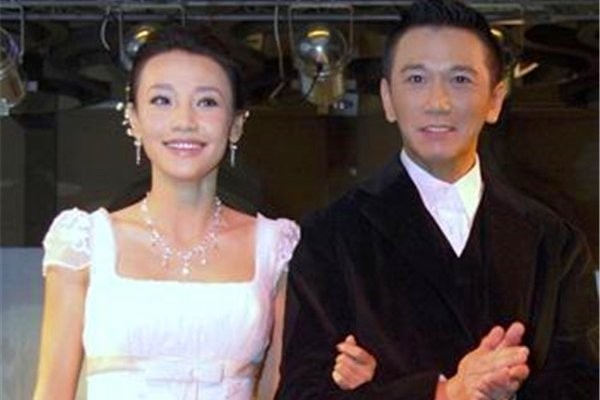 潘星谊和温兆伦的关系 温兆伦弥补了潘星谊唯一的婚礼