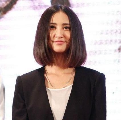 4位38岁女明星，谢娜和张歆艺火着，她作为影后无戏可拍