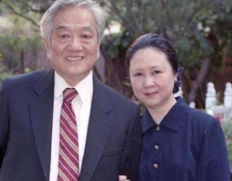 扒扒琼瑶三段情史，为初恋自杀，头婚失败再婚做小三