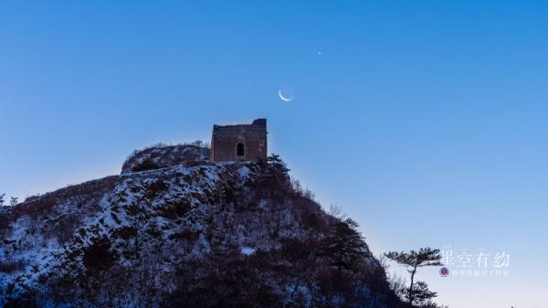 星空有约丨连续两天：启明星与细月亮“深情遥望”