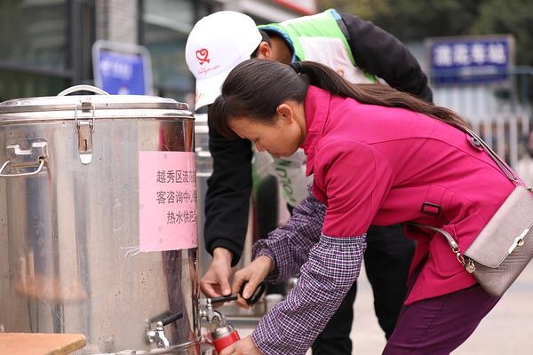 胜率最高㊥凯发一触即发(中国区)官方网站_21岁女子开车还和闺蜜玩自拍 录下死前惊恐表情