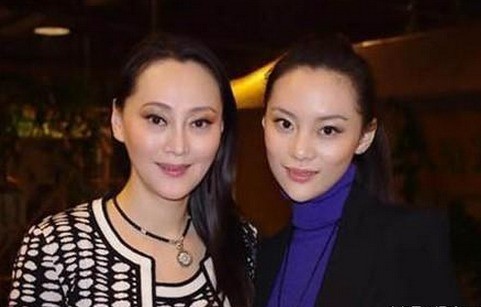 娱乐圈里的亲生母女：刘亦菲妈妈惊艳李小璐妈妈美貌