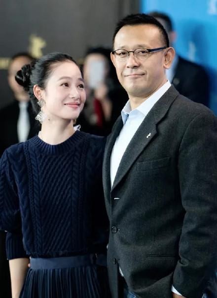 53岁姜文一家，儿子像极了父亲姜文，混血女儿颜值不输女明星！