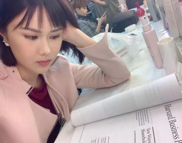 同款鼻子女星杨怡和刘思希，在TVB地位却截然不同