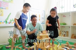 幼教行业男丁稀缺男阿姨上班一月成大明星(图)-幼师课件网第1张图片