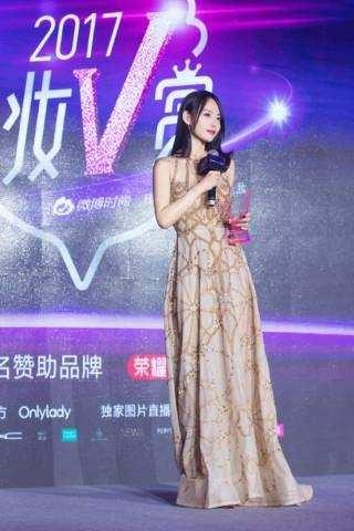 琼瑶唯一没捧红的女演员, 却与亿万富豪喜结连理, 美得不像话!