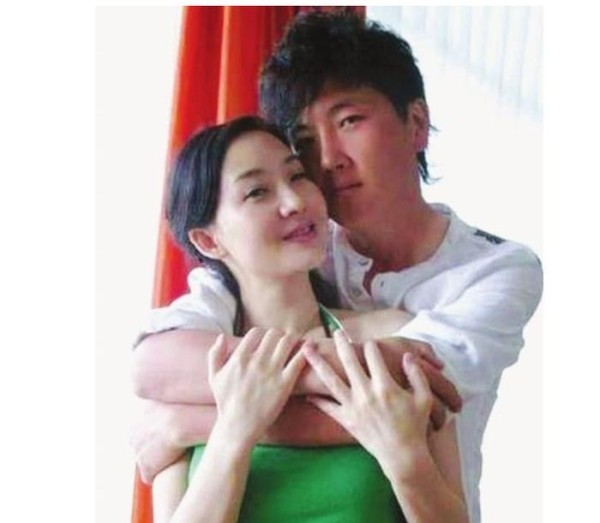 孙楠两任妻子生活现状，一个变黄脸婆，一个成单亲妈妈！！