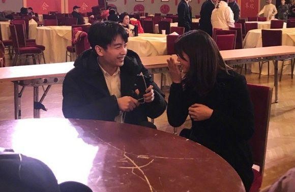 陈晓陈妍希感情疏远？晚会彩排同框秀恩爱，力破婚变谣言