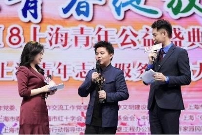 农村成了歌手水木年华缪杰的舞台 属实明星助农第一人