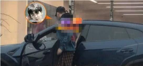 刚走红就被曝光恋情？给新女友买豪车惹争议，粉丝无奈脱粉